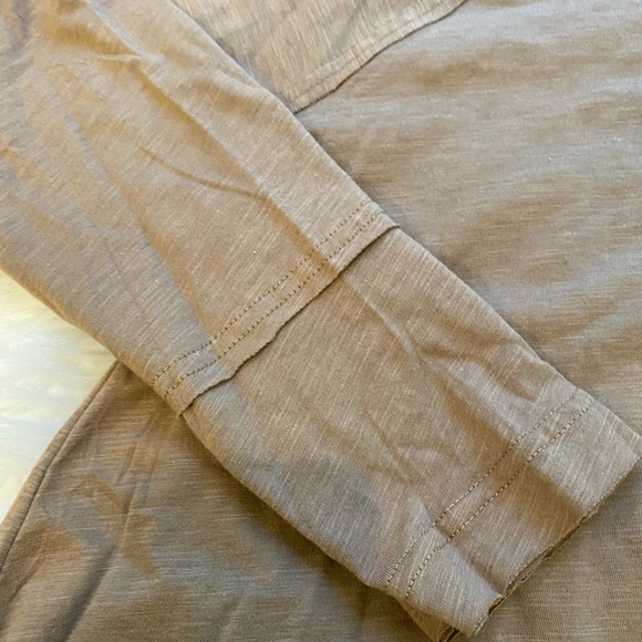 Beautiful Top - Picture 6 of 6